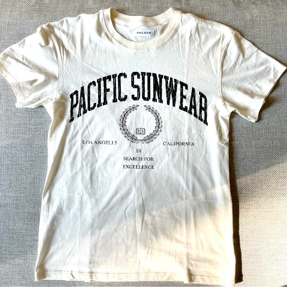 simple pacsun tee 🖤